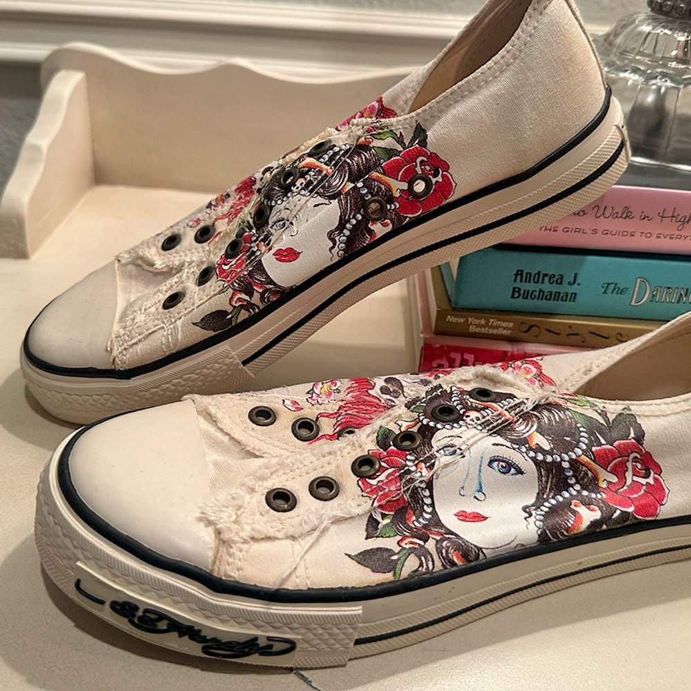 Ed Hardy Low Rise White & Floral Sneakers; Size 8